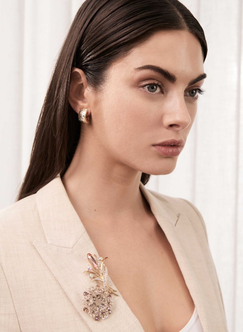 How to Wear a Brooch: 4 Styling Tips